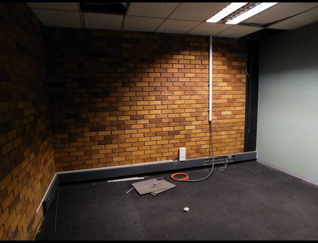4,664M² OFFICE TO LET IN FERNDALE